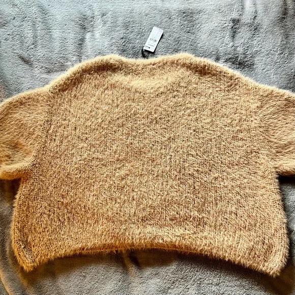 EXPRESS Short Sleeve Fuzzy Sweater - Size XL - Picture 2 of 10